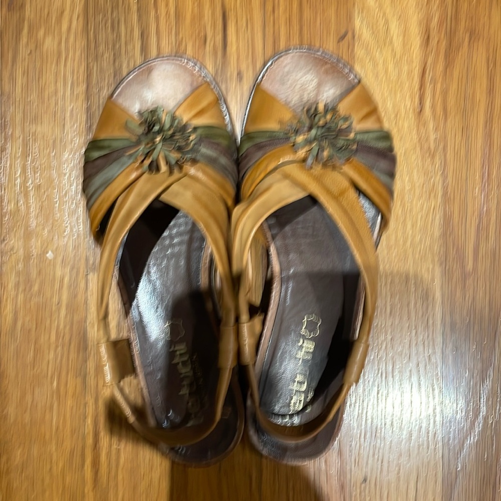 Women sandals not new light brown with dark brown size 39